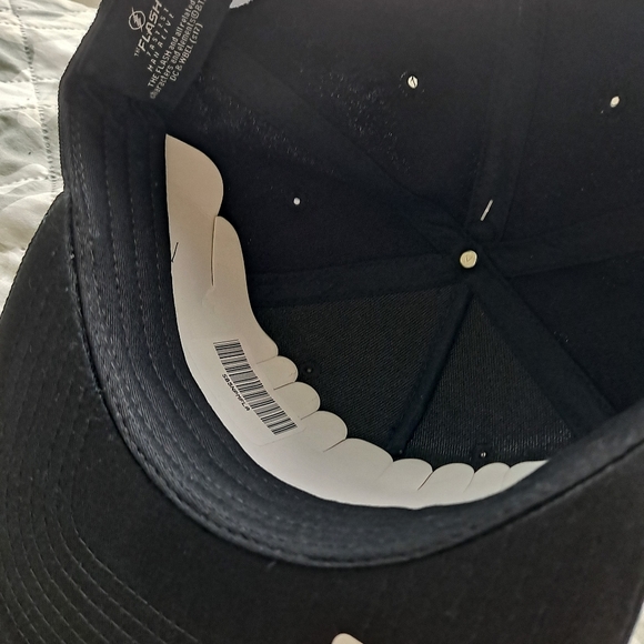 ✅ Star Laboratories The Flash Snapback Cap - Picture 3 of 4